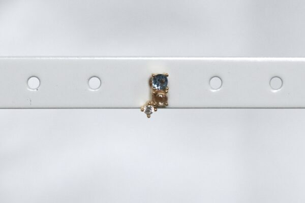 Puce blue